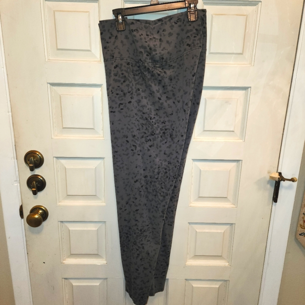 Simply Vera Wang Womens 2X leggings Leopard Gray & Black Print Thickly Knit